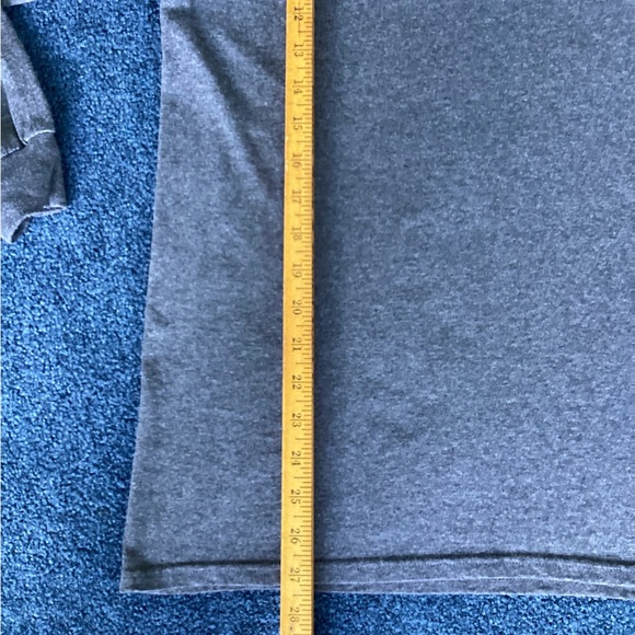 Gray Long-sleeve T-shirt - sz Large - Picture 6 of 6